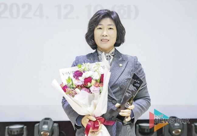 화성시의회 문화복지위원회 명미정 의원 화성시를 사랑하는 언론인연합회로부터 공로패 수여