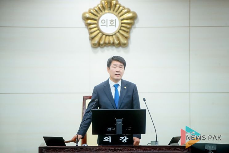 타봉 중인 배정수 의장