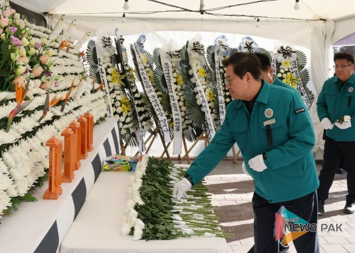 오산시의회, 항공기 사고 희생자 합동분향소 조문