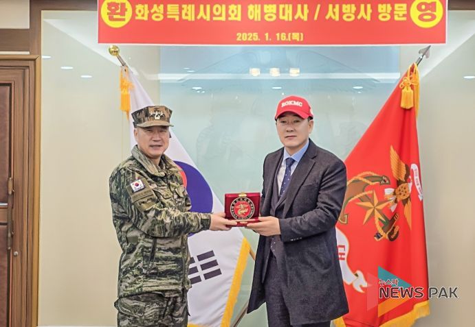 화성특례시의회 배정수 의장(오른쪽)