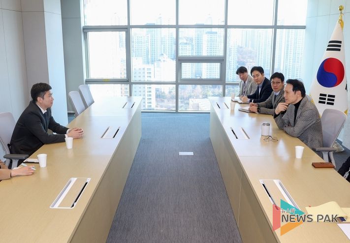 임태희 경기도교육감이 13일 남부청사에서 유승민 제42대 대한체육회장 당선인과 면담했다.