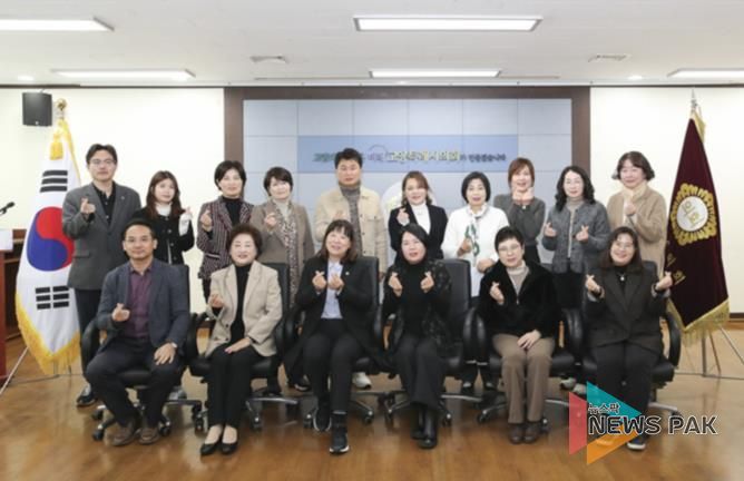 고양특례시의회 문화복지위원회(위원장 김미수)가 지난 19일 고양시어린이집연합회 회원들과 간담회를 개최했다.