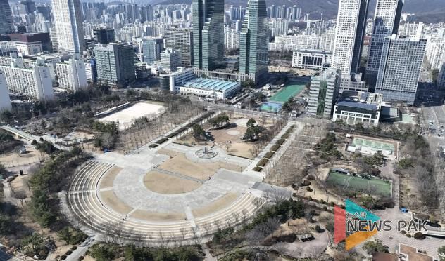 안양시 드론으로 촬영한 평촌중앙공원 및 시청 전경 사진