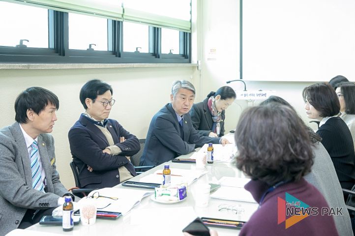 사전보고 청취하는 기획행정위원들