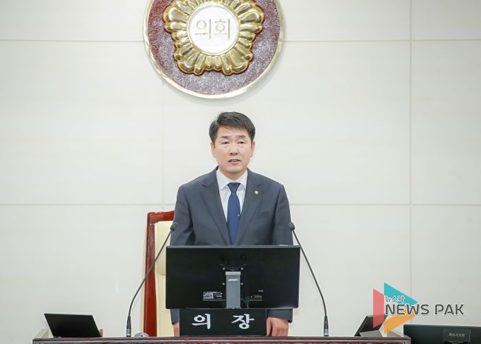 개회사 중인 배정수 의장