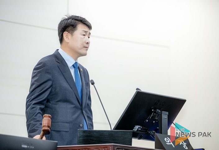 타봉 중인 배정수 의장