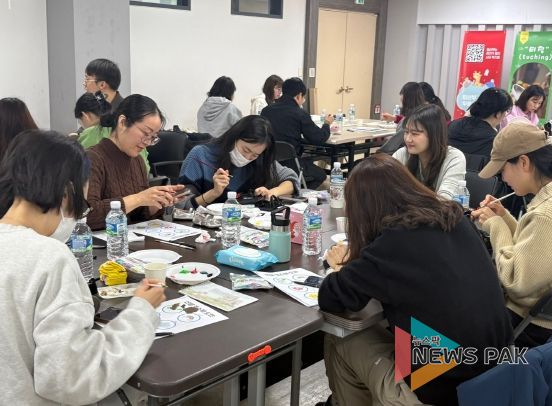 안양시 가족센터, 자녀와 유대감 쌓는‘우리 아기 신발 커스텀’ 프로그램 진행