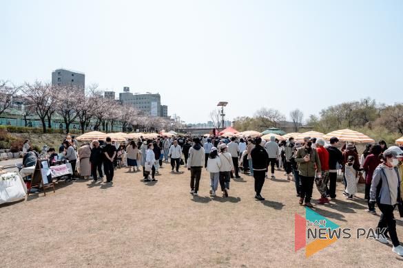 오산시, 소상공인 상생 장터 '봄날의 벚꽃 마켓' 성황리 마무리