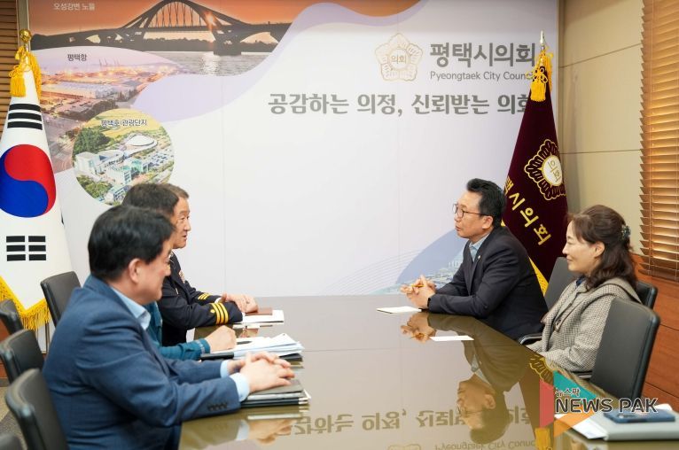 강정구 평택시의회 의장, 맹훈재 평택시경찰서장 접견 모습