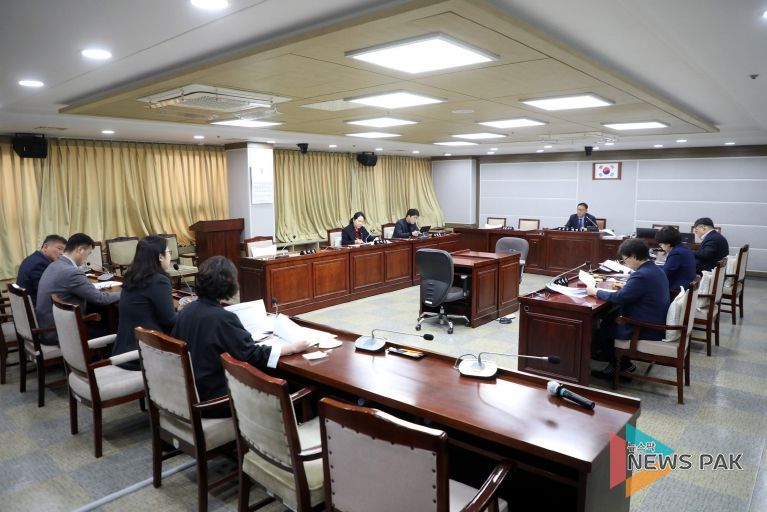 수원특례시의회 환경안전위원회, 생활폐기물 대행구역 및 계약방식 개선 연구용역 최종보고회 열어