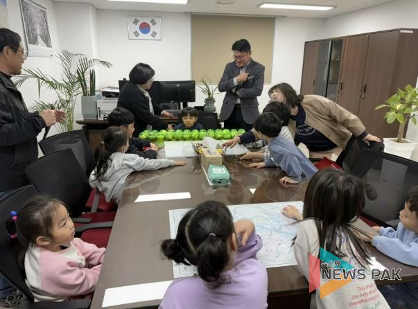 가평 북면어린이집 원생들, 산불모금 성금기탁