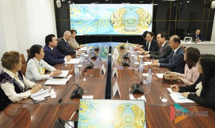 카자흐스탄 교육부 장관과의 만남 현장 사진