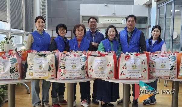 의왕시 부곡동지역사회보장협의체, 중·장년 1인 가구에 식품꾸러미 전달