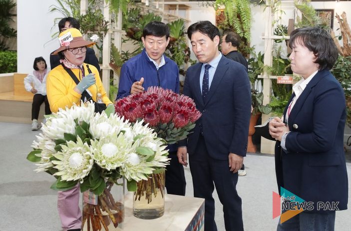 고양특례시의회 김운남 의장, 2025 고양국제꽃박람회 현장 방문…“시민과 함께 꽃피우는 고양의 미래”