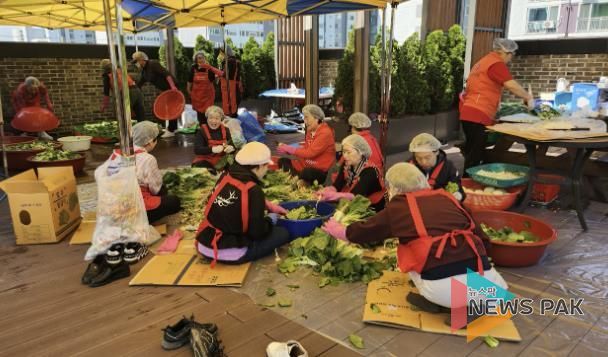의왕 신협 신사모, 의왕시 부곡동에 직접 담근 열무김치 60통 기탁