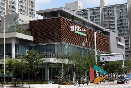 오산시 중앙도서관, 가정의 달 맞이 어린이 인형극 '방귀쟁이 며느리' 공연 개최