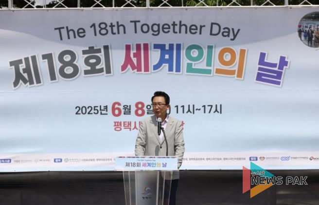 제18회 세계인의 날에서 축사하는 평택시의회 강정구 의장