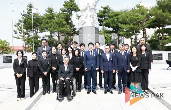 참석 의원 단체 기념 사진