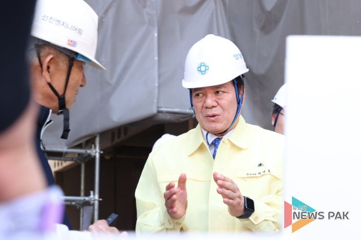 최대호 안양시장은 12일 오전 10시 합동 점검반과 함께 부흥동 행정복지센터 건립공사 현장을 점검했다