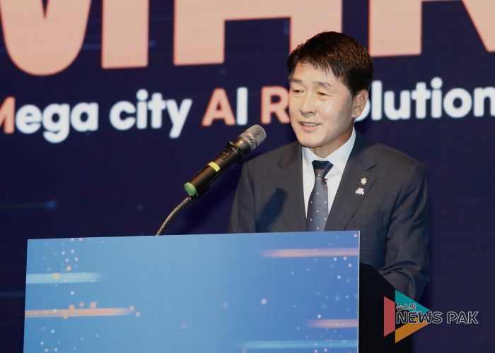 MARS 2025 개회사 중인 배정수 의장