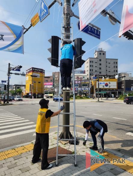 오산시, 불법 현수막 잔여물 집중 제거로 깨끗한 도시환경 조성