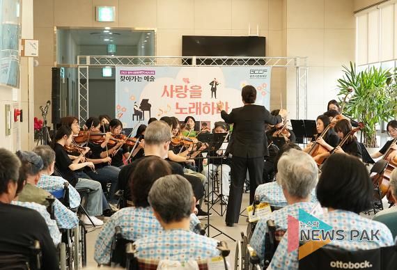 지난달 31일 성심요양병원에서 진행된 ‘광주프라임청소년오케스트라’ 공연 모습(광주시문화재단 제공)