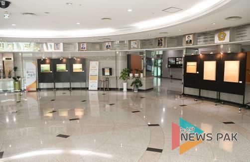 의회 움직이는 미술관 로비