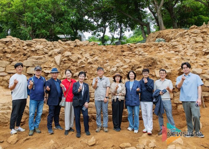 화성특례시 복합문화관광특구 추진 연구회 2차 간담회 참석자 단체사진