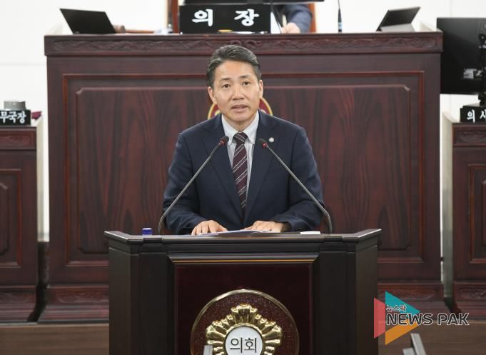 임채덕 의원 시정질문 모습