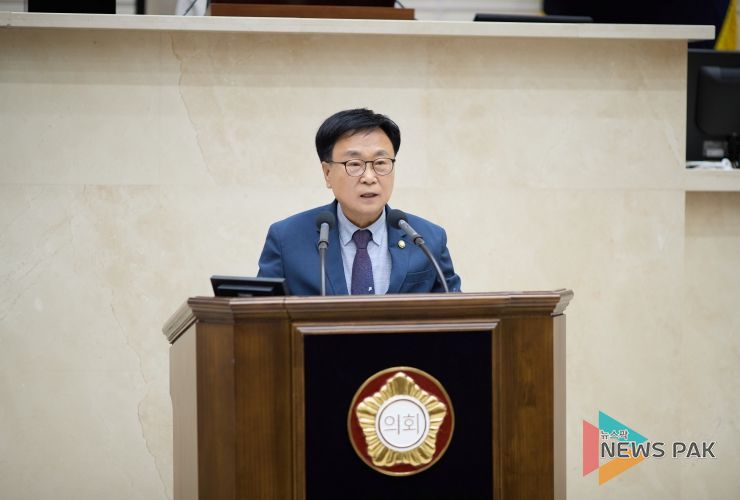 용인특례시의회 김영식 의원이 18일 열린 제294회 임시회 제2차 본회의에서 5분 자유발언을 하고 있다.