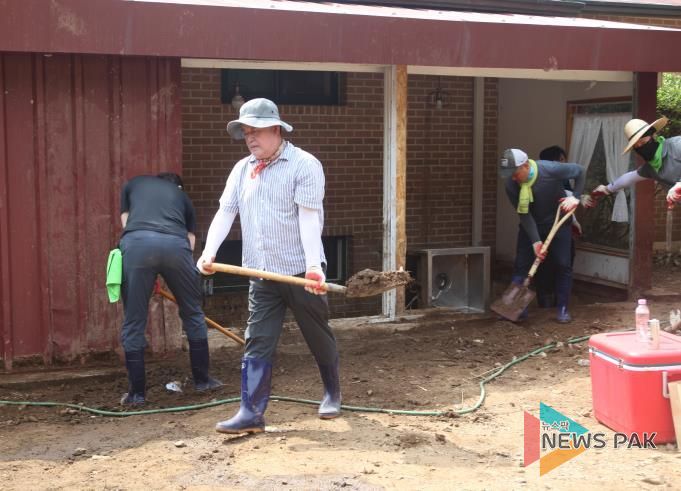 가평군의회, 수해 복구에 힘 보태며 피해 주민 위로