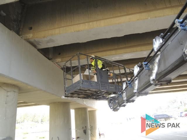 안양시는 4개월에 걸쳐 관내 박달1교 등 주요 교량 87개소에 대한 정기 안전점검을 완료했다