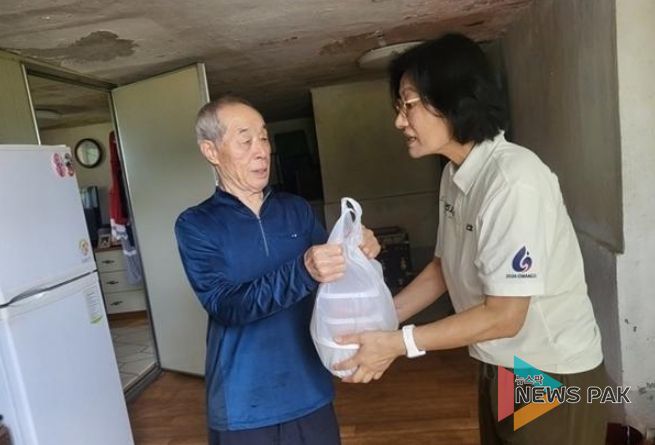 광주시의회 주임록 의원, 중복 맞아 저소득 독거 어르신 위한 영양식 나눔 봉사 동참