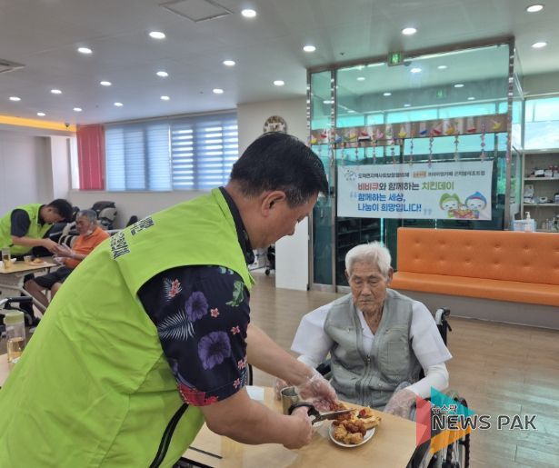 BBQ프리미엄카페 곤지암리조트점, 말복 맞아 광주시 도척면 어르신들께 치킨·피자 전달