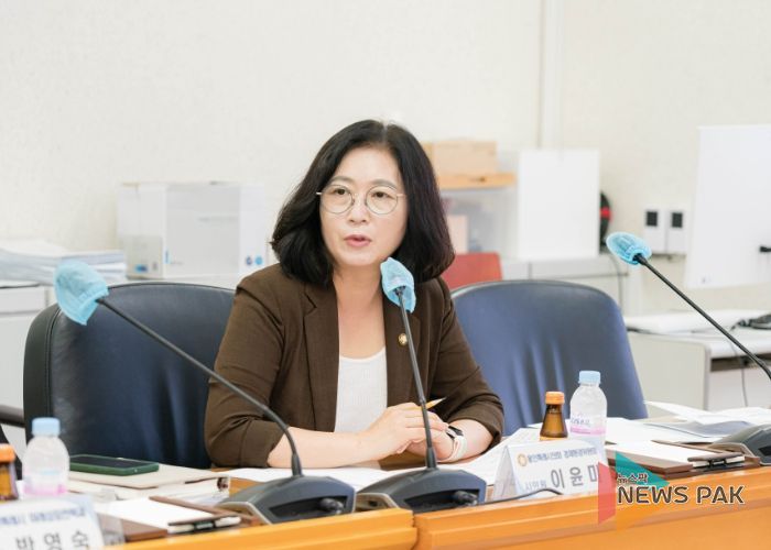 용인시 시민참여형 에너지전환 지원 조례 제정을 위한 간담회에서 이윤미 의원이 발언하고 있다.