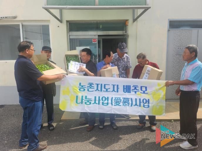 고물가 시대, 안성시 고삼·양성면 농촌지도자가 주도하는 배추 모 나눔