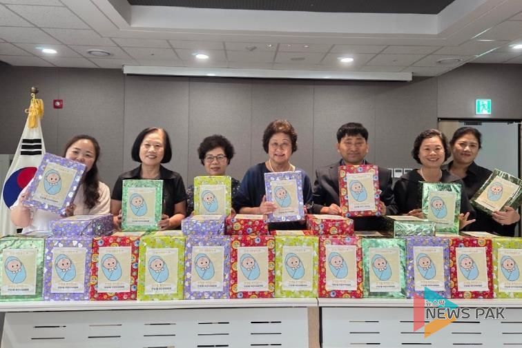 함께 키우는 행복, 안성시 안성3동 주민자치위원회 출산축하선물 전달