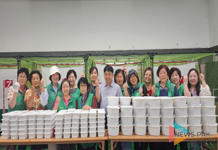 사랑의 손맛으로 전한 시원한 마음, 안성시 안성3동 새마을 부녀회 반찬 나눔