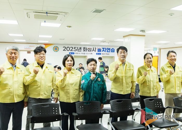 배정수 의장 및 화성특례시의회 시의원 방문 기념 사진