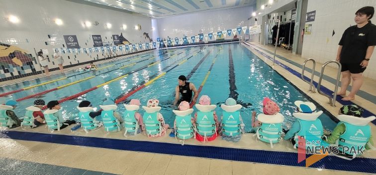 군포시청소년수련관 8월 보도자료_유아생존수영성료