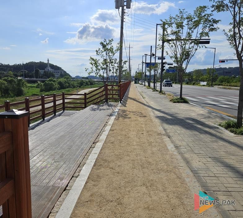 안성시, 도심 속 건강쉼터 ‘흙향기 맨발걷기길’ 조성완료
