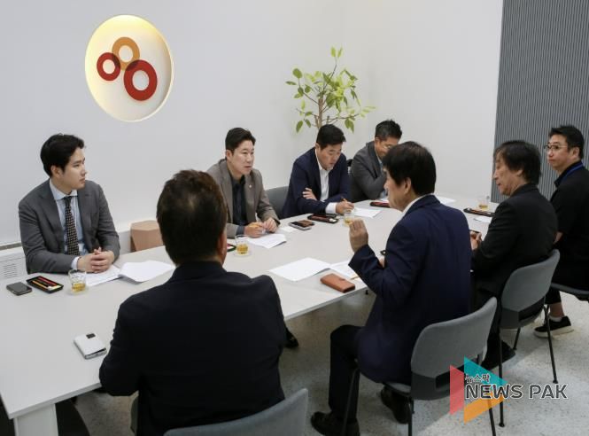 안양문화예술재단, 공연장 안전 강화를 위한 무대 방화막 교체 실시