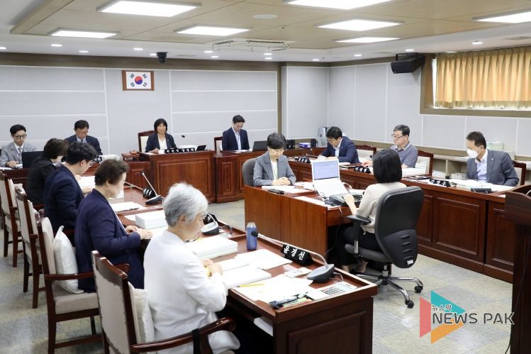 수원특례시의회 기획경제위원회 안건 심사