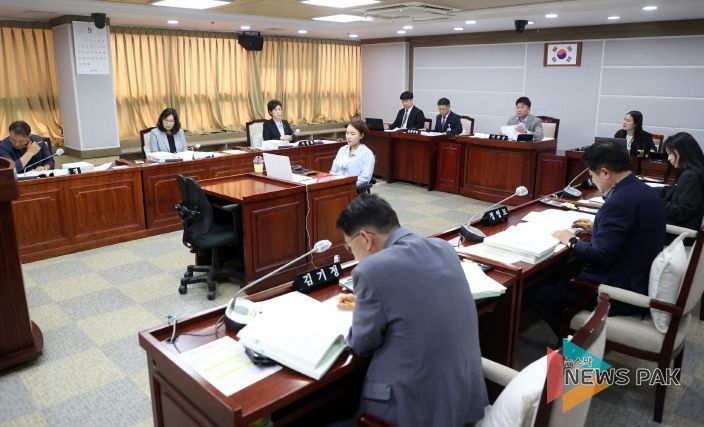 수원특례시의회 보건복지위원회 안건 심사