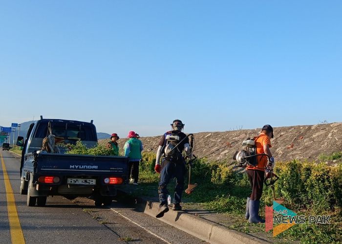 현덕면 새마을지도자협의회와 부녀회, 평택호 방조제 일대 제초 작업 및 환경정화 활동 진행