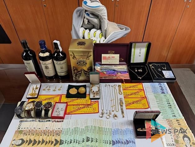 안양시, 고액 체납자 가택수색…황금열쇠 등 5천만원 상당 동산 압류