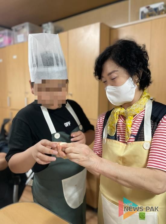 안성시 추석 맞이, 다문화 아동과 함께하는 송편 만들기 체험