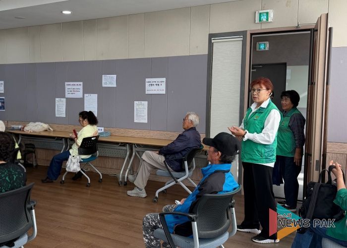 팽성읍 새마을부녀회, 민생회복 소비쿠폰 2차 접수 도우미 활동