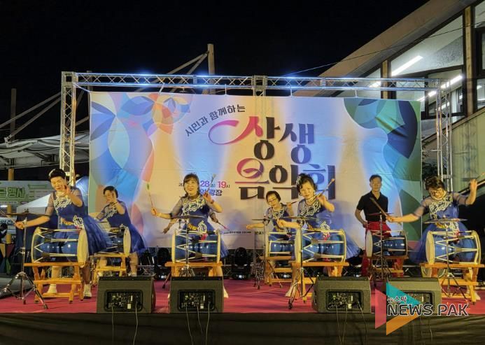 군포시 군포1동, 가을의 멋 담은 상생음악회 성황리 개최...시민과 함께하는 '상생음악회' 열려