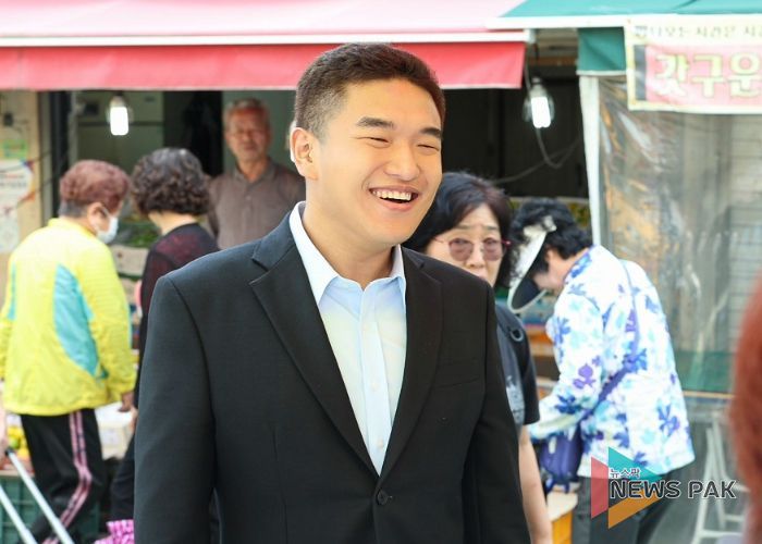 의왕도깨비시장에서 한채훈 의왕시의원